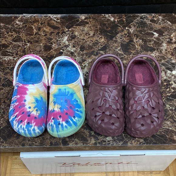 Crocs Tie Dye And Dark Cherry Geometric Fleece Lined Clogs Size 9 Bundle - Picture 4 of 15